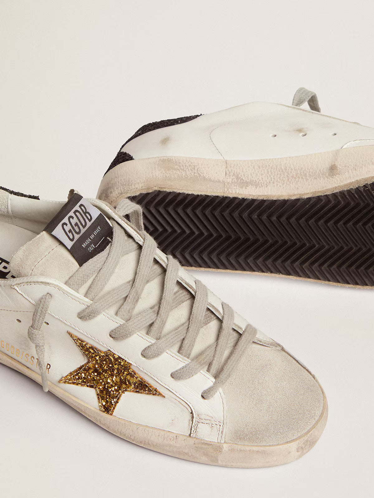 Super-Star femme en cuir nappa avec étoile à paillettes dorées et contrefort à paillettes noires