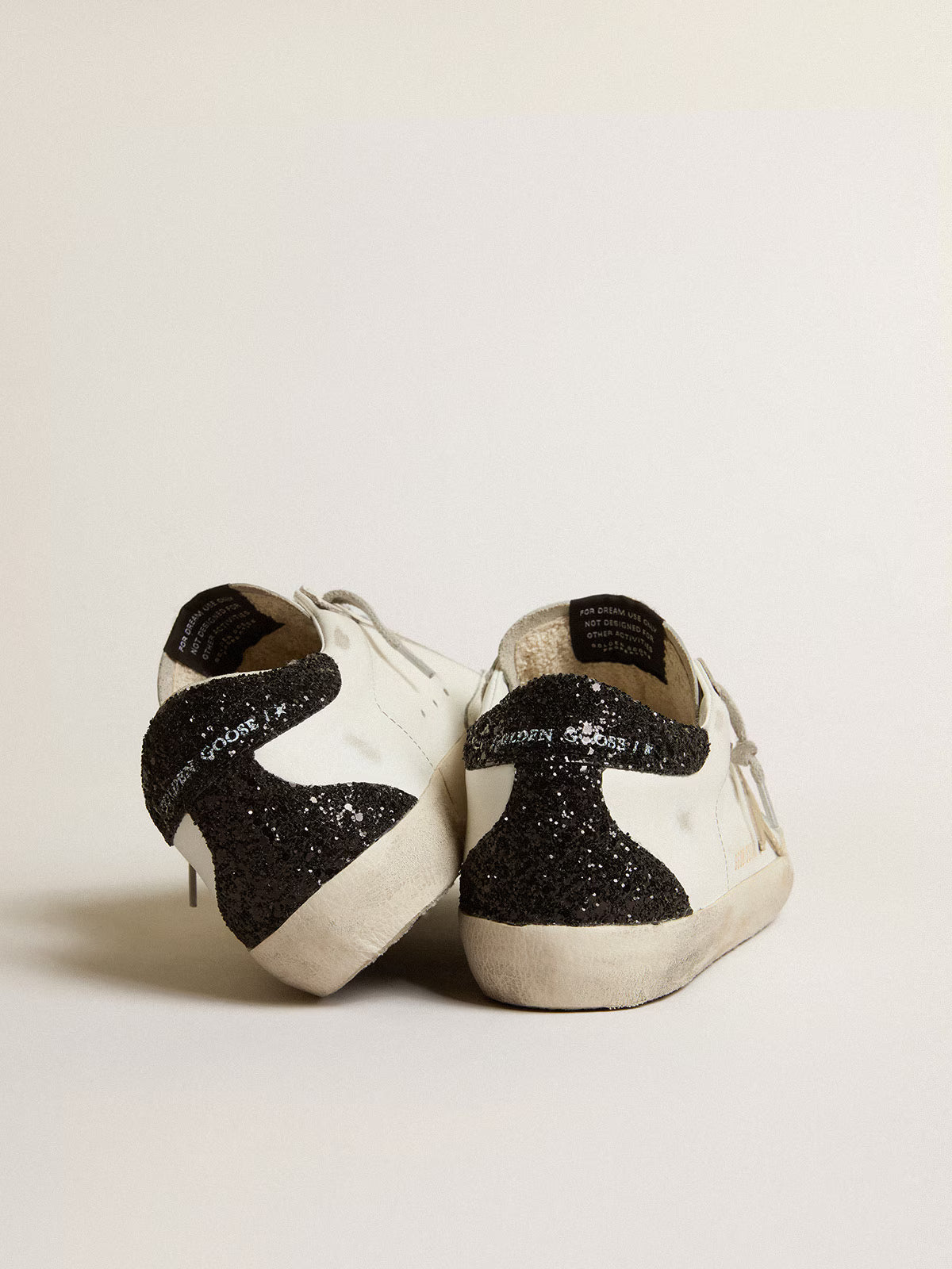 Super-Star avec étoile dorée et contrefort à paillettes noires