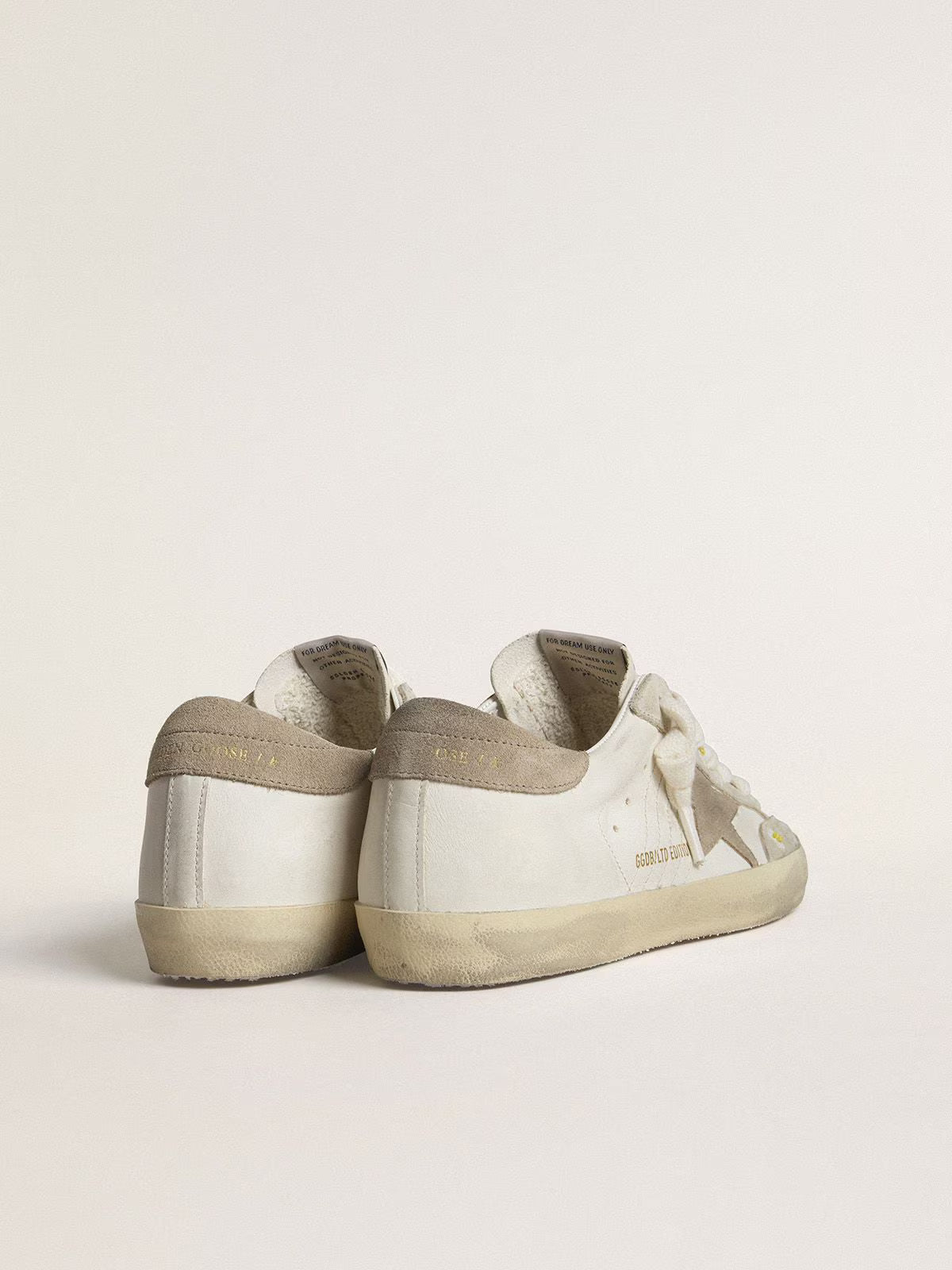 Super-Star LTD pour femme avec étoile et contrefort en cuir velours beige et broderies florales