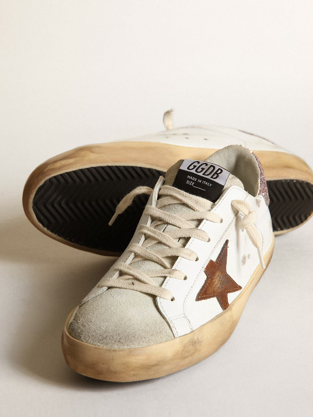Super-Star avec étoile couleur cuir et contrefort pailleté rose